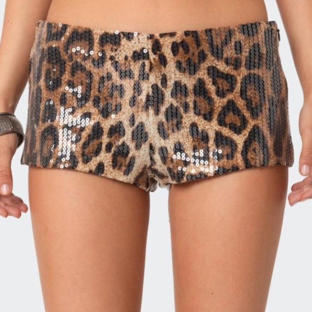 Edikted High Waist Leopard Print Shorts